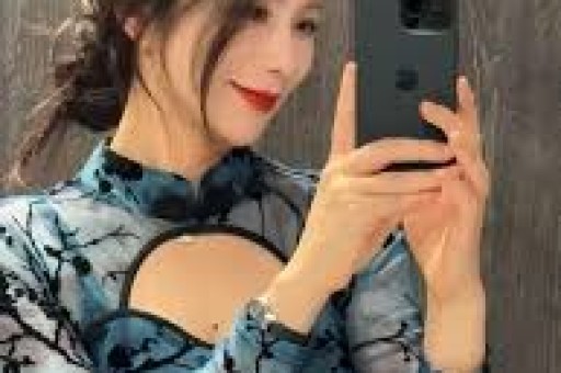 当潮牌设计师成为女友明星事业与恋情如何双向赋能？