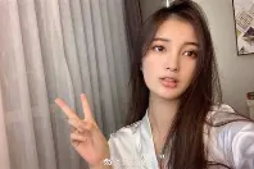 何秋亊被质疑演唱会假唱何秋亊演唱会售价最高1314元